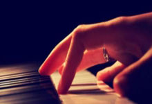 英超豪强对抗势均力敌，惊险战况