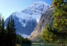 英超豪强对抗势均力敌，惊险战况